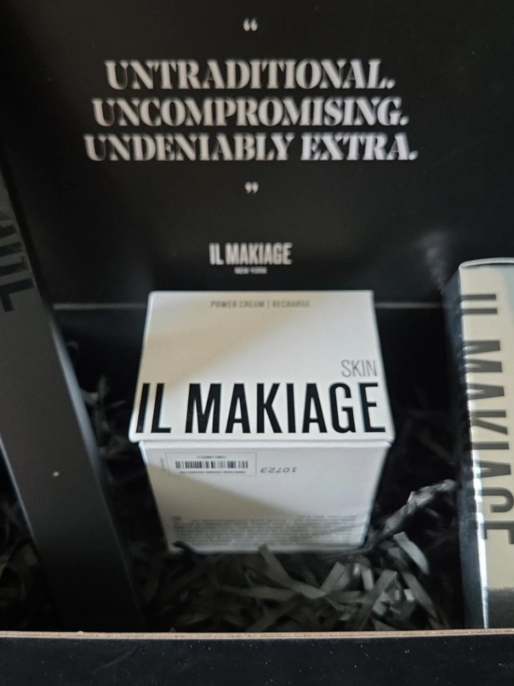 IL MAKIAGE White and Black Skincare Cream Box